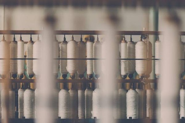Quels sont les labels textiles qui garantissent une production éthique et écologique?